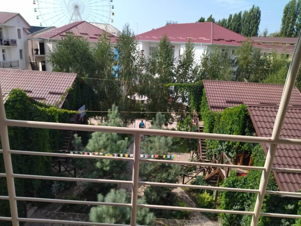 Hotel Gostinyi Dvor Bosteri Extérieur photo