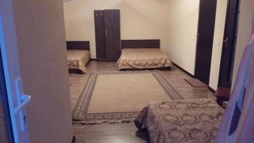 Hotel Gostinyi Dvor Bosteri Extérieur photo