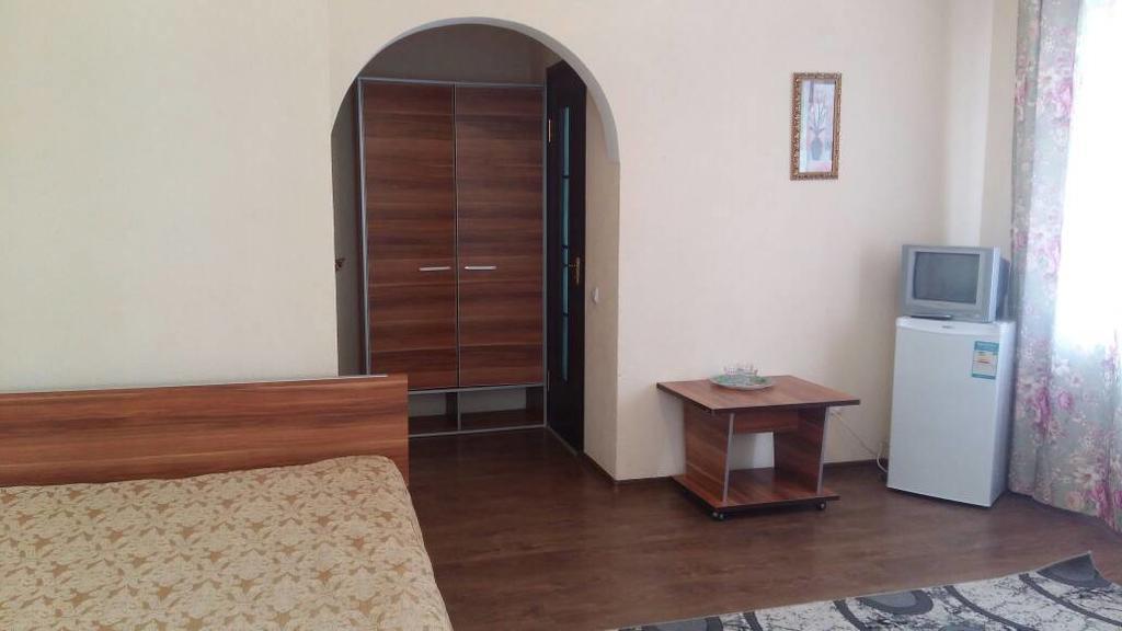 Hotel Gostinyi Dvor Bosteri Extérieur photo